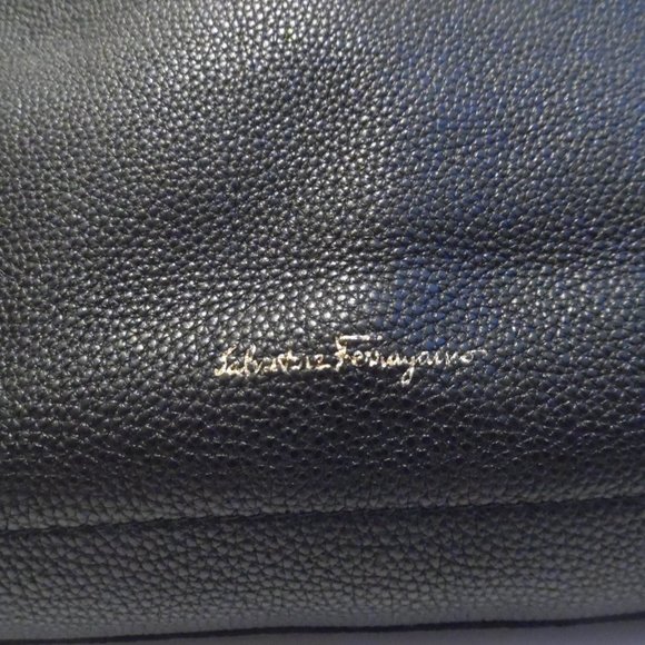 SOLD Salvatore Ferragamo Ally Pebble Leather Purse - Picture 4 of 8